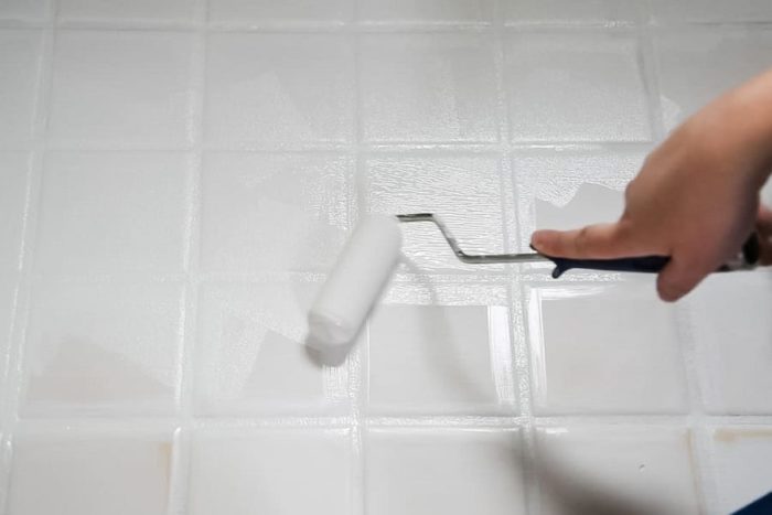 Como pintar los azulejos del baño Pasos a seguir para pintar